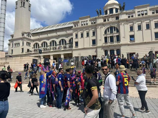 星空体育APP-【现场】巴萨2球落后依然打崩皇马 球迷提前欢庆