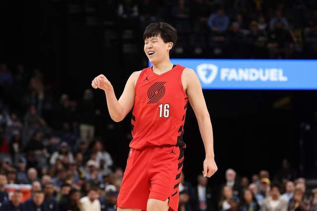 星空体育APP-奇才vs开拓者前瞻：杨瀚森有望出场，开拓者力争终结连败