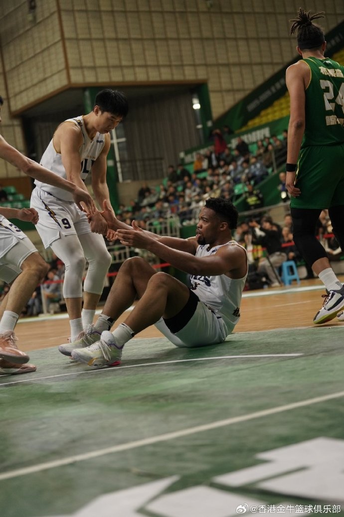 星空体育平台-客场告捷！阿诺斯克27分15板 中国香港金牛战胜江西鲸裕清酒