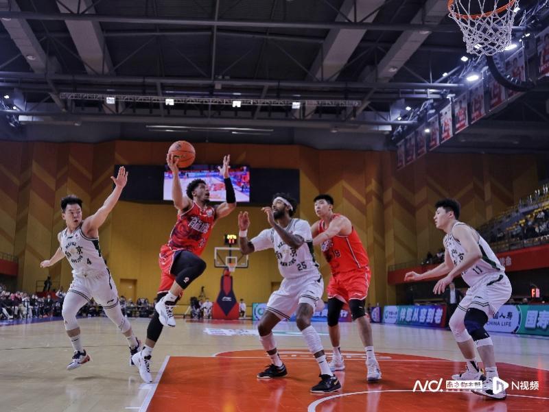星空体育官方网站-郭艾伦复出广州男篮战胜南京队，徐昕：他对我们非常有帮助