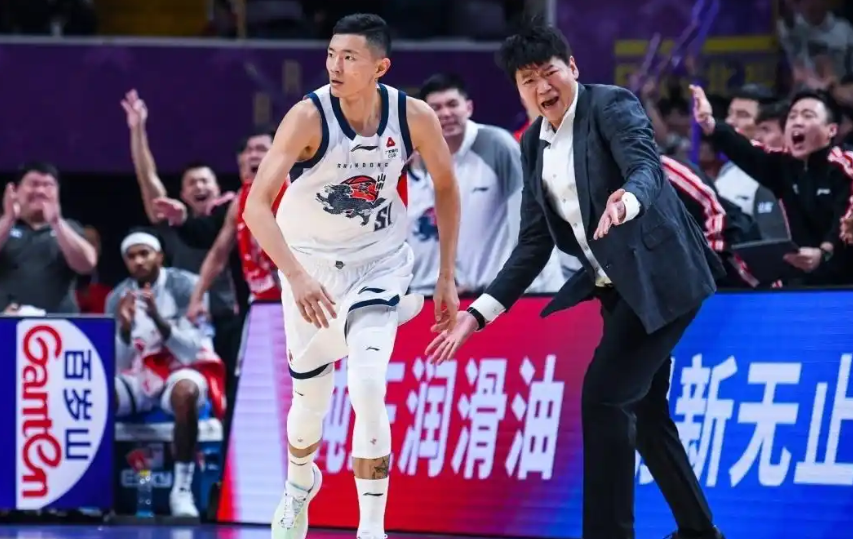 星空体育平台-13分逆转+压哨绝杀!山东男篮89-88胜浙江,昂首挺进俱乐部杯四强