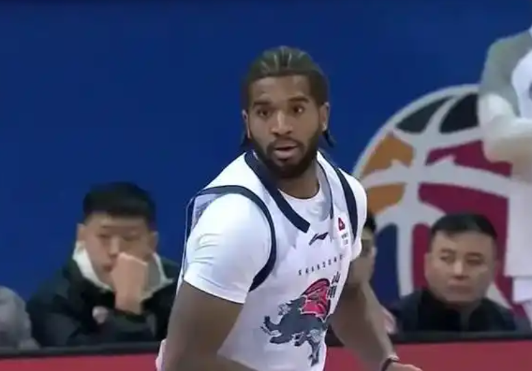 星空体育平台-13分逆转+压哨绝杀!山东男篮89-88胜浙江,昂首挺进俱乐部杯四强