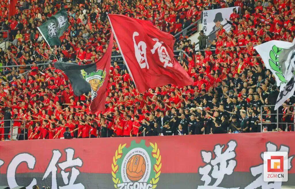 星空体育首页-鏖战在即，自贡队何以笑傲川超？快来聊聊——