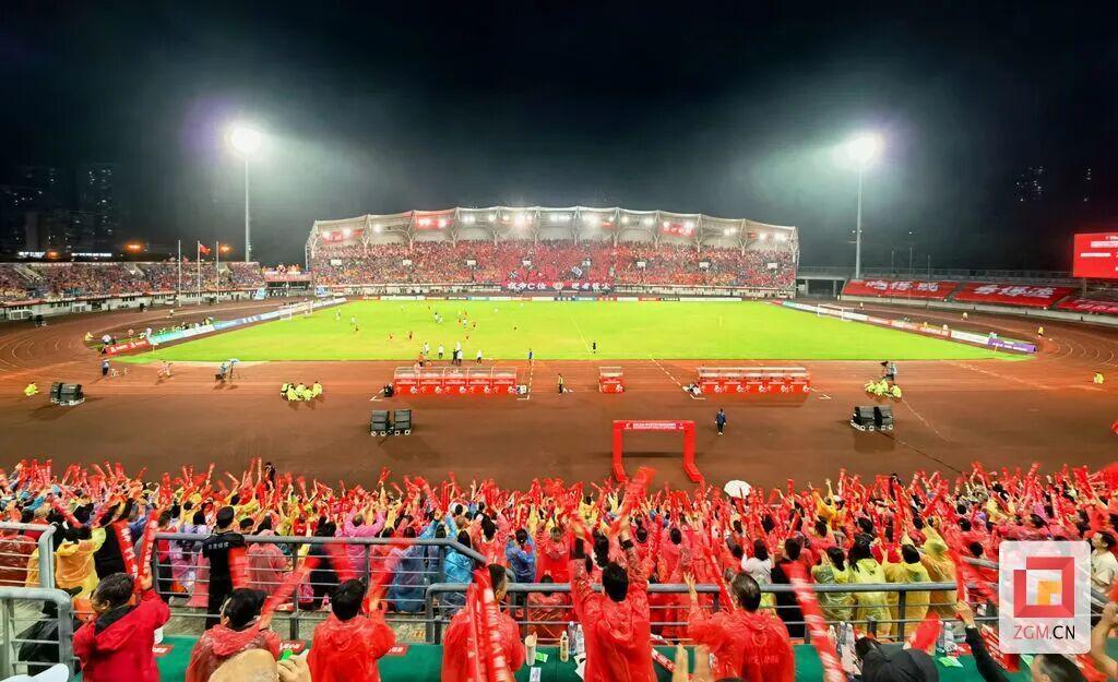 星空体育首页-鏖战在即，自贡队何以笑傲川超？快来聊聊——