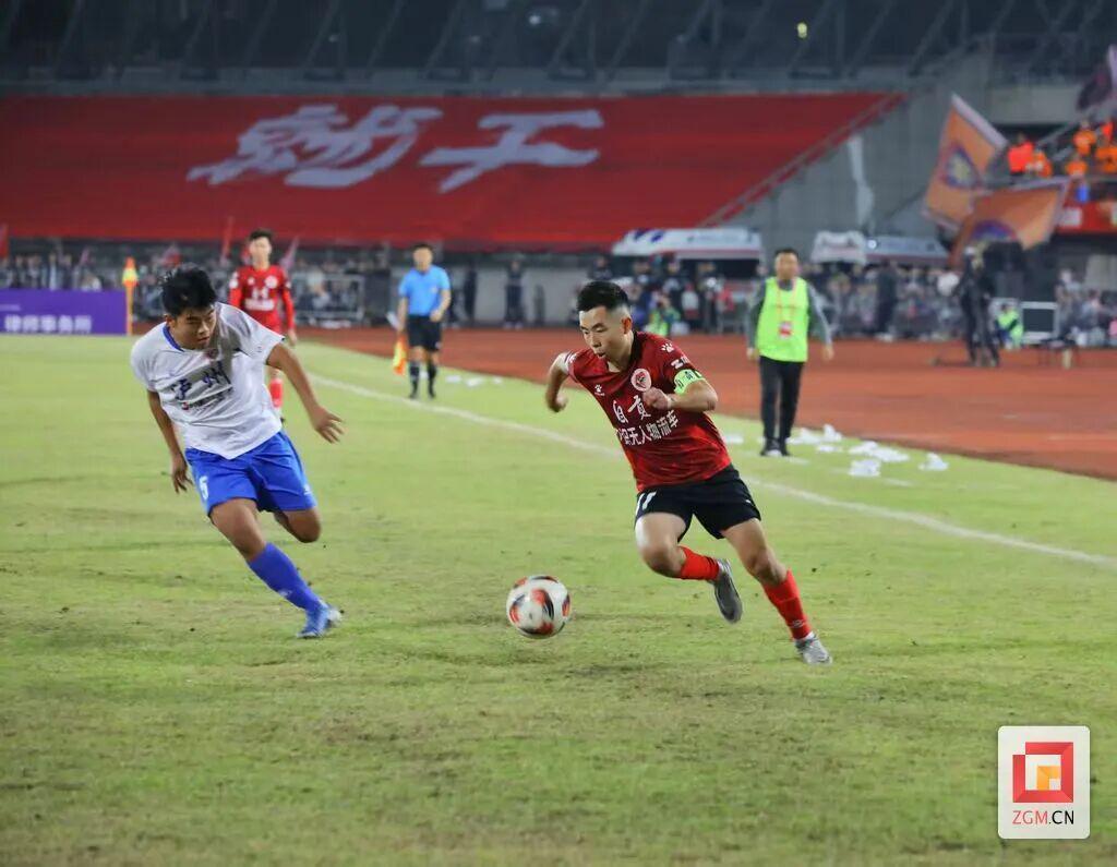 星空体育首页-鏖战在即，自贡队何以笑傲川超？快来聊聊——