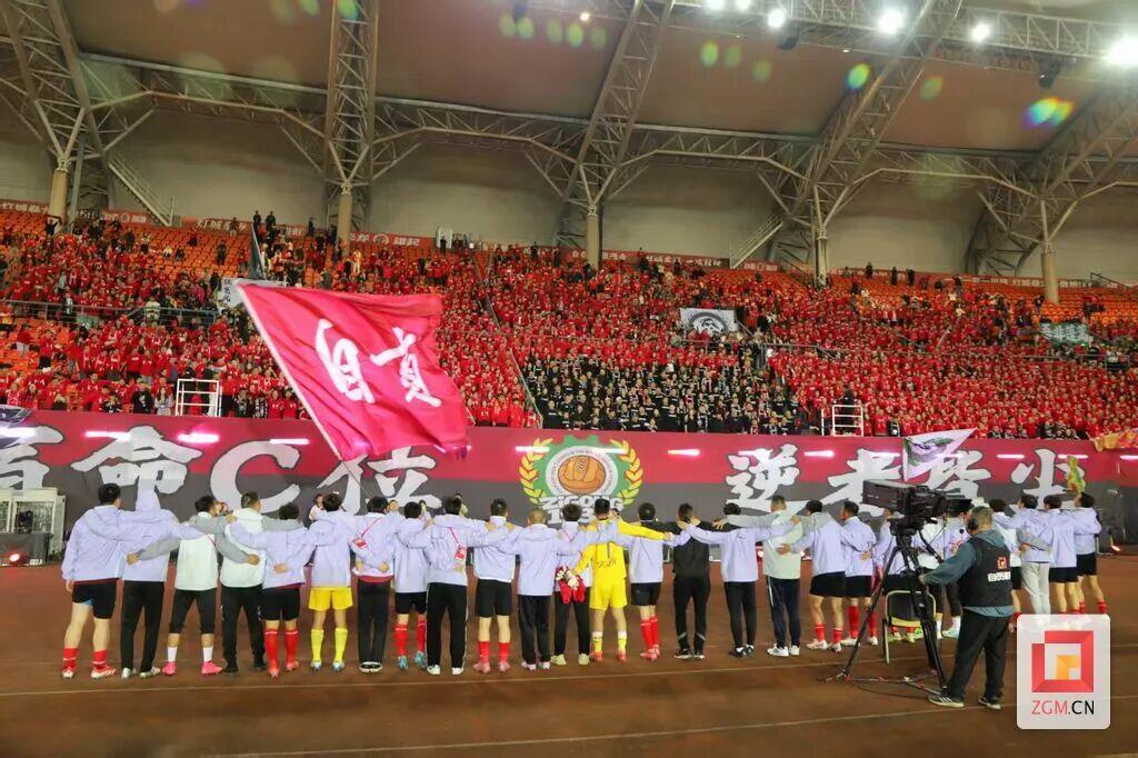 星空体育首页-鏖战在即，自贡队何以笑傲川超？快来聊聊——