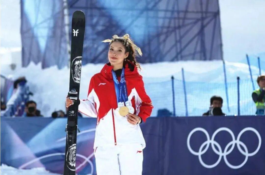 美国拟征100%重税“狙击”谷爱凌?所谓“叛国”标签,撕开的是双重标准的遮羞布